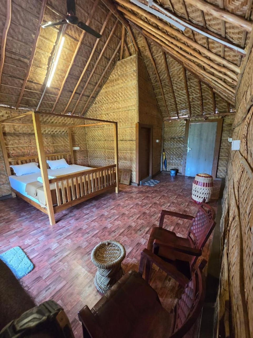 Golden Chariot Resort Хампи Экстерьер фото